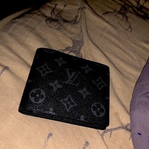 i’m selling a perfect condition louis vuitton wallet